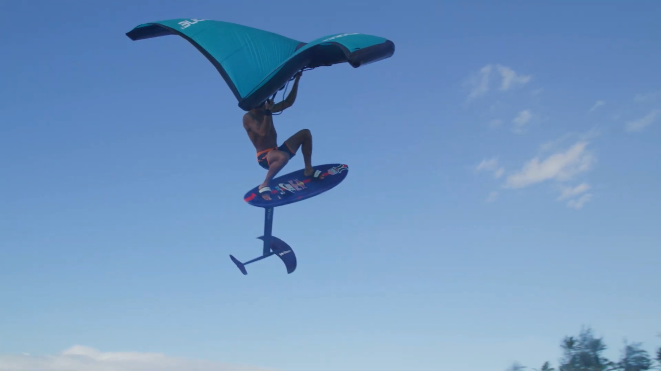 Kai Lenny innove encore dans le wing surfing