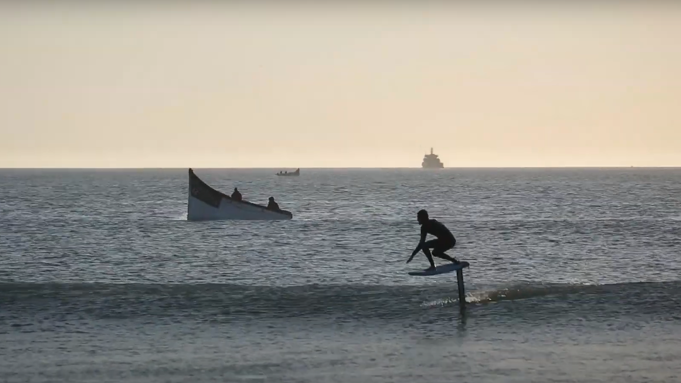 Le Finistérien Ronan Chatain sur une vague sans fin du Maroc, Le