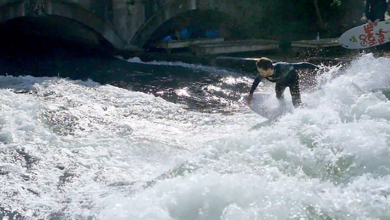 ''The Flow'' surfer une vague statique au coeur de Munich, Le